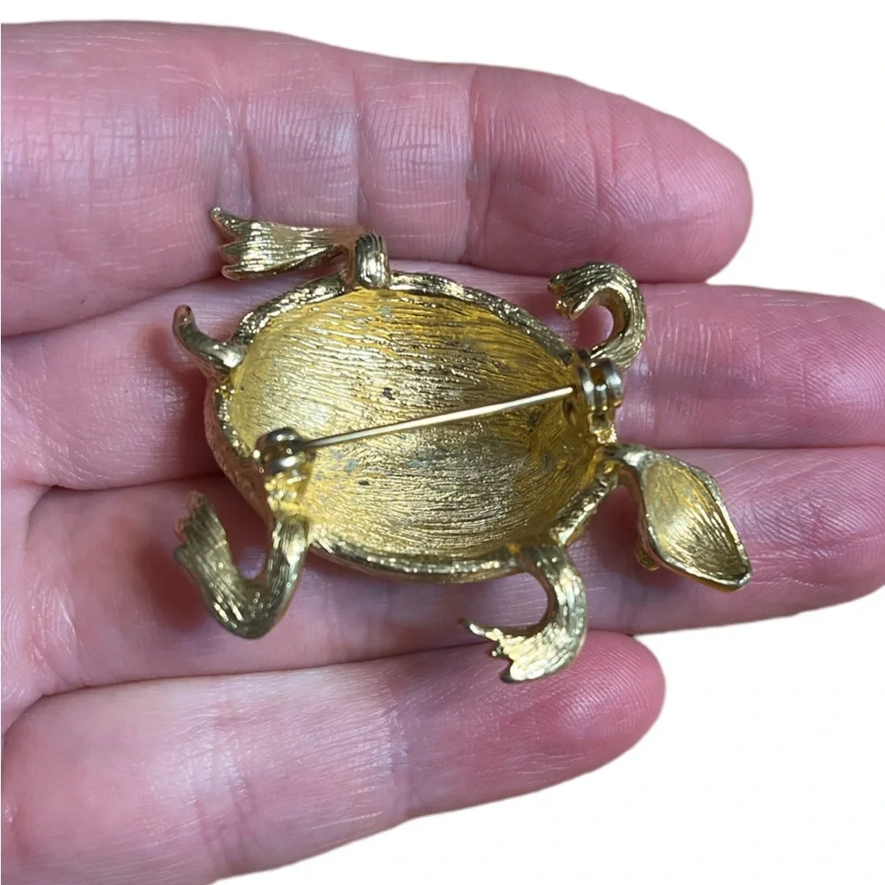 ✨ 3/$15 ✨  Gold Tone Turtle Brooch